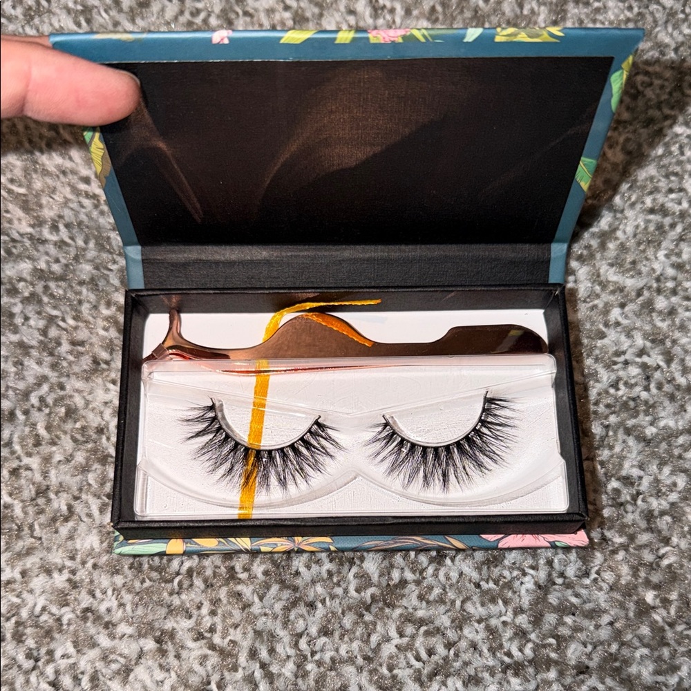 Elegant Black False Eyelashes